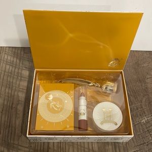 Hufflepuff make up set. Brand new never used